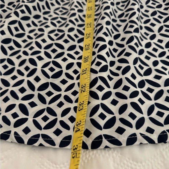 Elegant Black and White Geometric Dress - Picture 9 of 11